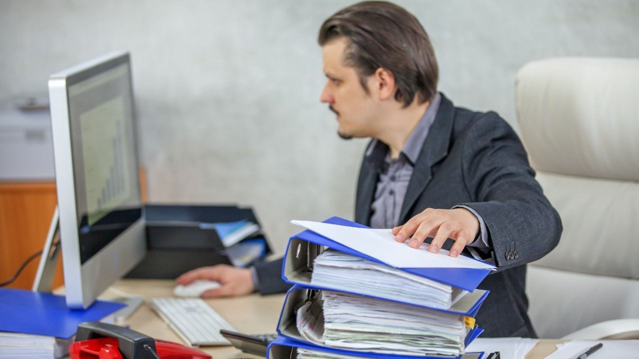 Why Financial Advisers Should Delegate Admin Tasks Now